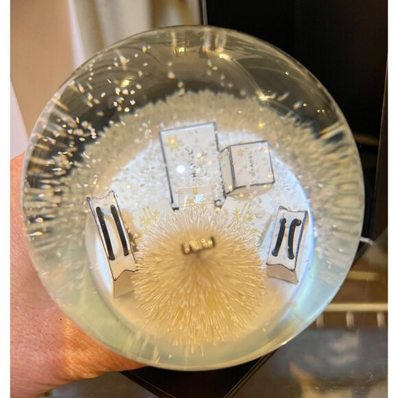 Chanel Limited Edition Snow Globe With Box! CHRISTMAS IS COMING! - Picture 9 of 15